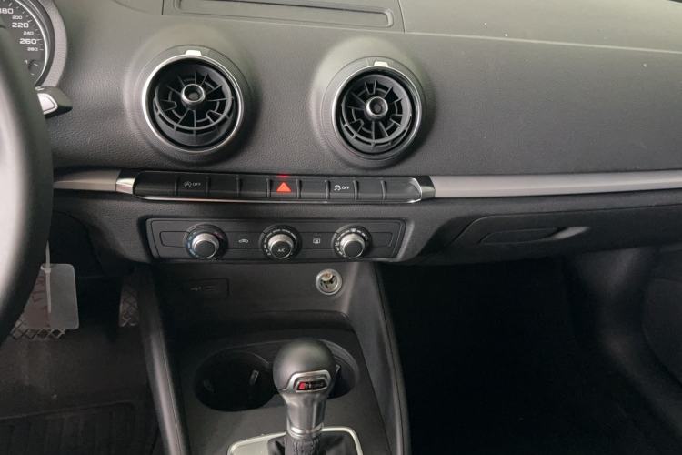 Used Audi A3 2020 Restyled Sportback 35 TFSI Entry-Level China VI Emission Standard Audio And AC Panel