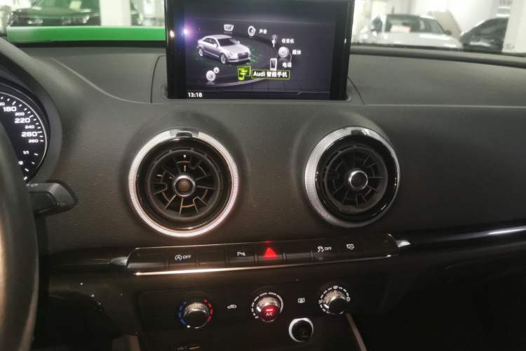 Used Audi A3 2020 Limousine 35 TFSI Fashion Edition China VI Emission Standard Audio And AC Panel