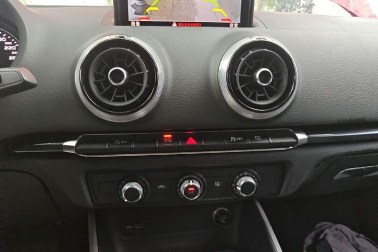 Used Audi A3 2020 Sportback 35 TFSI Fashion Edition China VI Emission Standard Audio And AC Panel