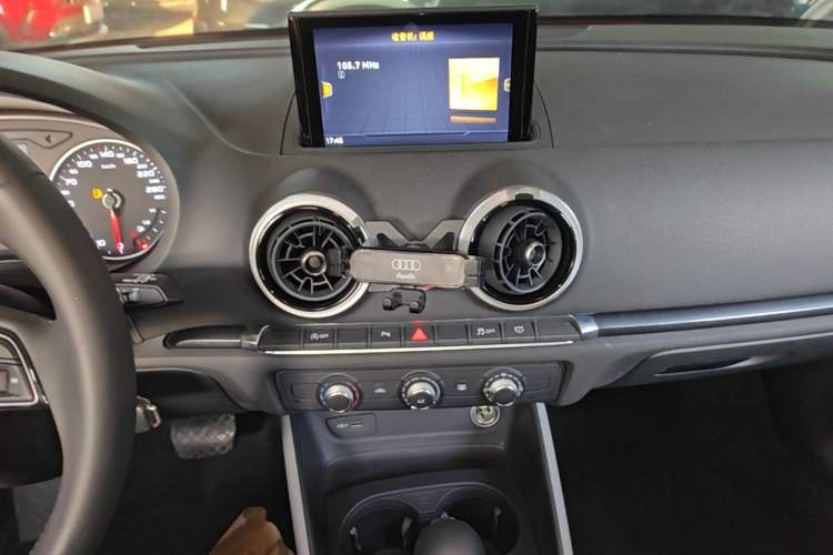 Used Audi A3 2020 Sportback 35 TFSI Fashion Edition China VI Emission Standard Audio And AC Panel