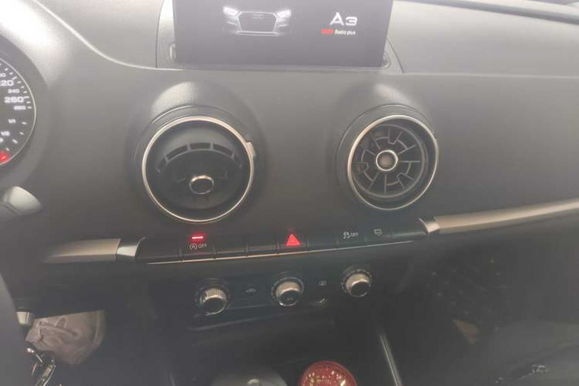 Used Audi A3 2020 Restyled Limousine 35 TFSI Ambition Version China VI Audio And AC Panel