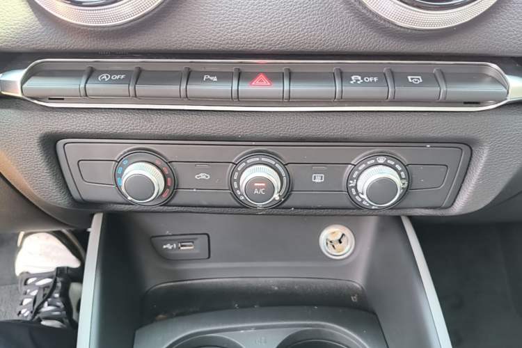 Used Audi A3 2020 Limousine 35 TFSI Fashion Edition China VI Emission Standard Audio And AC Panel