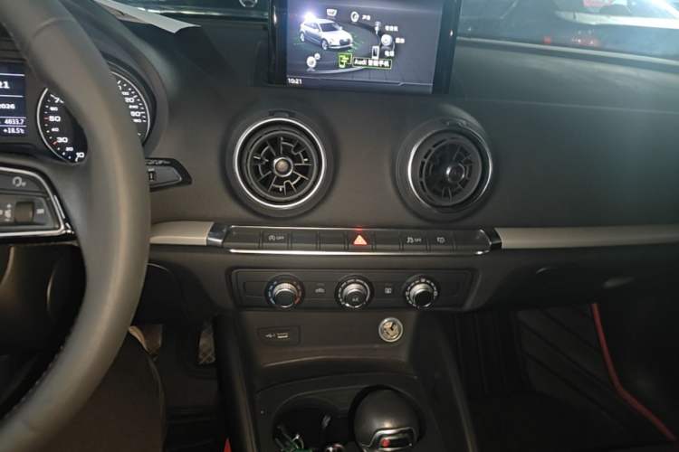 Used Audi A3 2020 Restyled Sportback 35 TFSI Entry-Level China VI Emission Standard Audio And AC Panel