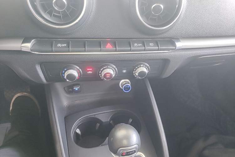 Used Audi A3 2020 Sportback 35 TFSI Ambition China VI Audio And AC Panel