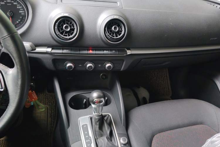 Used Audi A3 2020 Limousine 35 TFSI Ambition China VI Audio And AC Panel