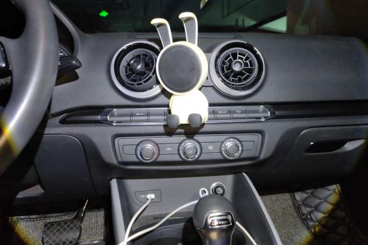 Used Audi A3 2020 Limousine 35 TFSI Fashion Edition China VI Emission Standard Audio And AC Panel