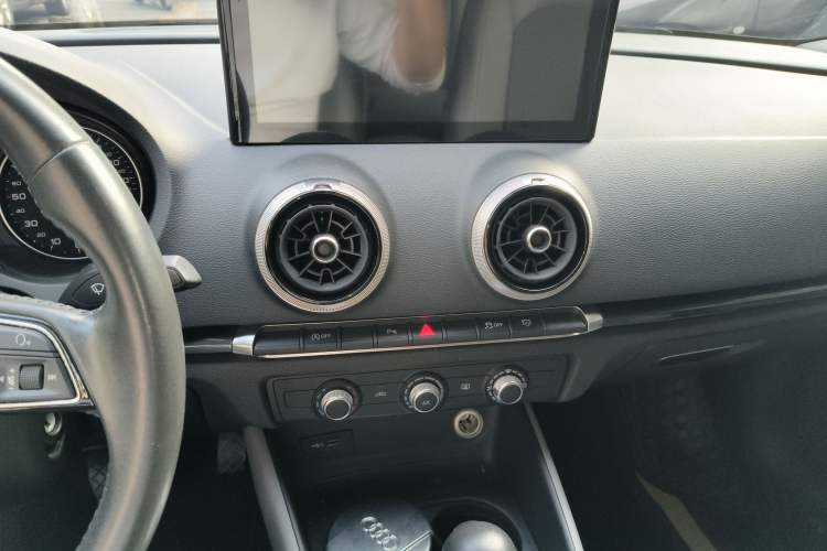 Used Audi A3 2020 Limousine 35 TFSI Fashion Edition China VI Emission Standard Audio And AC Panel