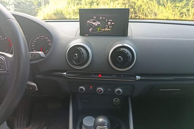 Used Audi A3 2020 Limousine 35 TFSI Fashion Edition China VI Emission Standard Audio And AC Panel