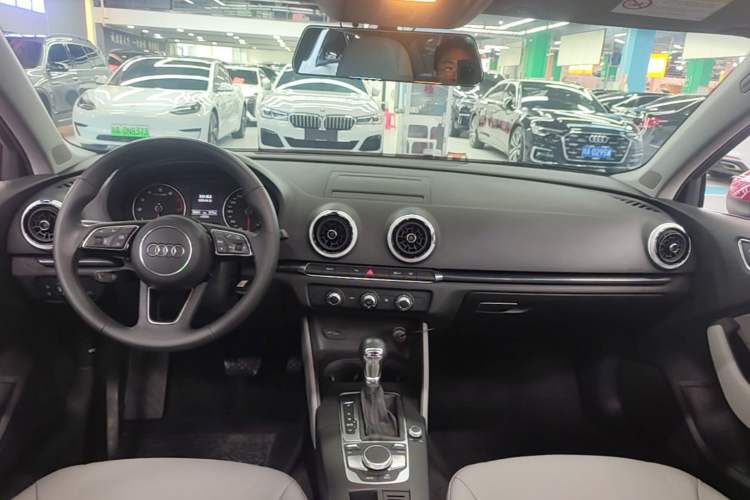 Used Audi A3 2020 Limousine 35 TFSI Fashion Edition China VI Emission Standard Center Console