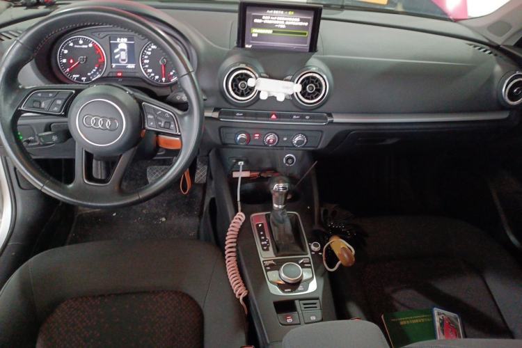 Used Audi A3 2020 Limousine 35 TFSI Ambition China VI Center Console