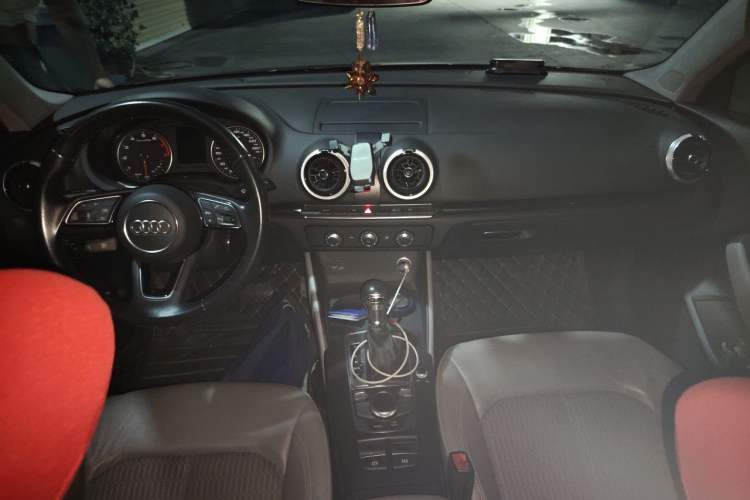 Used Audi A3 2020 Limousine 35 TFSI Fashion Edition China VI Emission Standard Center Console