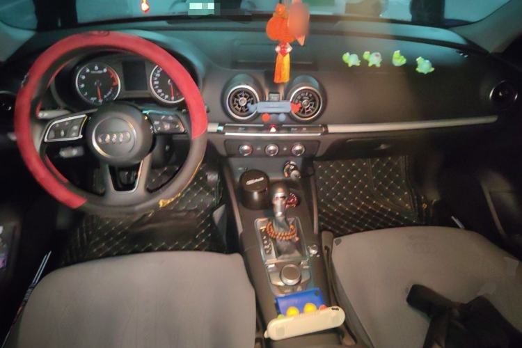 Used Audi A3 2020 Limousine 35 TFSI Ambition China VI Center Console