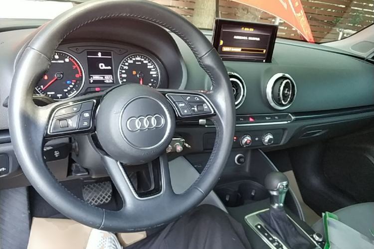 Used Audi A3 2020 Sportback 35 TFSI Fashion Edition China VI Emission Standard Center Console