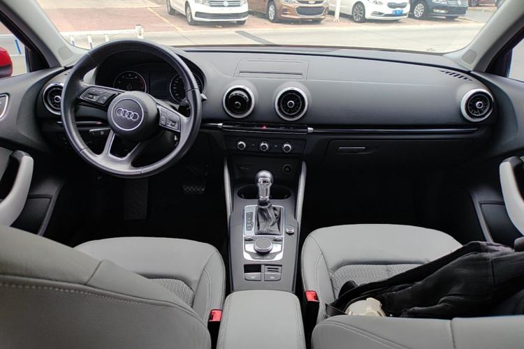 Used Audi A3 2020 Limousine 35 TFSI Fashion Edition China VI Emission Standard Center Console