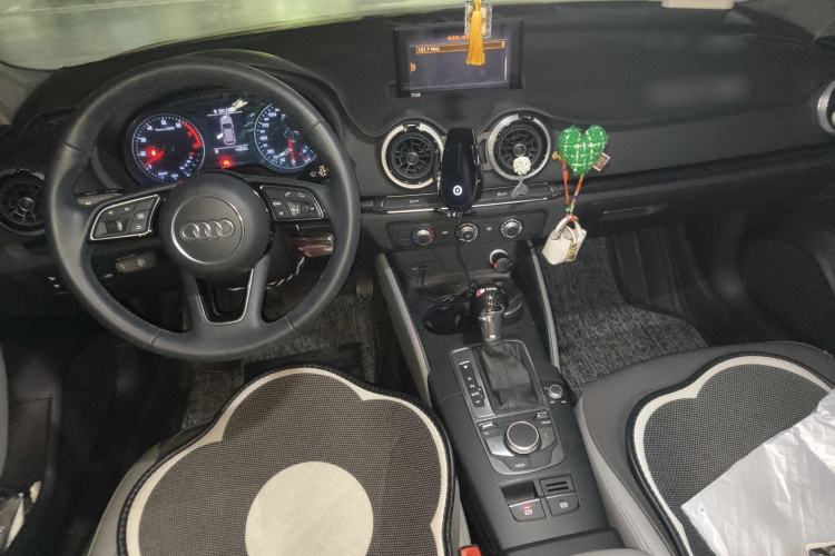 Used Audi A3 2020 Sportback 35 TFSI Fashion Edition China VI Emission Standard Center Console