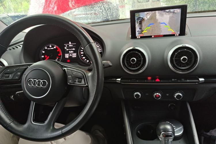 Used Audi A3 2020 Sportback 35 TFSI Fashion Edition China VI Emission Standard Center Console