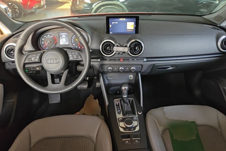 Used Audi A3 2020 Sportback 35 TFSI Fashion Edition China VI Emission Standard Center Console