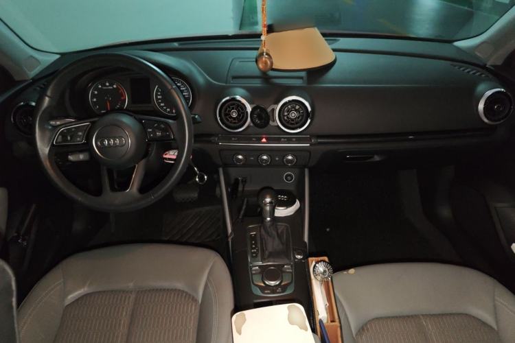 Used Audi A3 2020 Sportback 35 TFSI Fashion Edition China VI Emission Standard Center Console