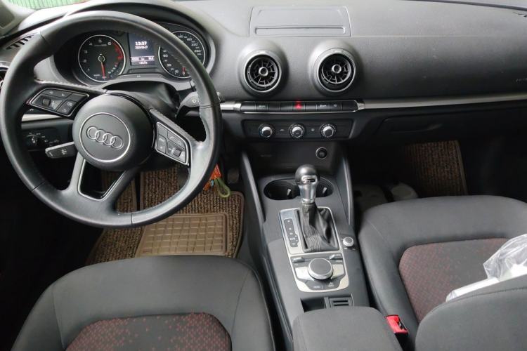 Used Audi A3 2020 Limousine 35 TFSI Ambition China VI Center Console