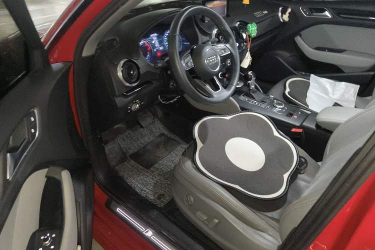 Used Audi A3 2020 Sportback 35 TFSI Fashion Edition China VI Emission Standard Driver Seat