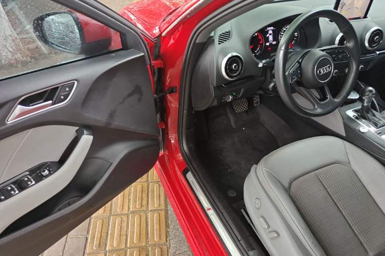 Used Audi A3 2020 Sportback 35 TFSI Fashion Edition China VI Emission Standard Driver Seat