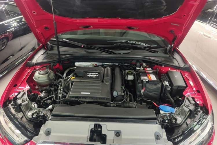 Used Audi A3 2020 Limousine 35 TFSI Fashion Edition China VI Emission Standard Engine Bay
