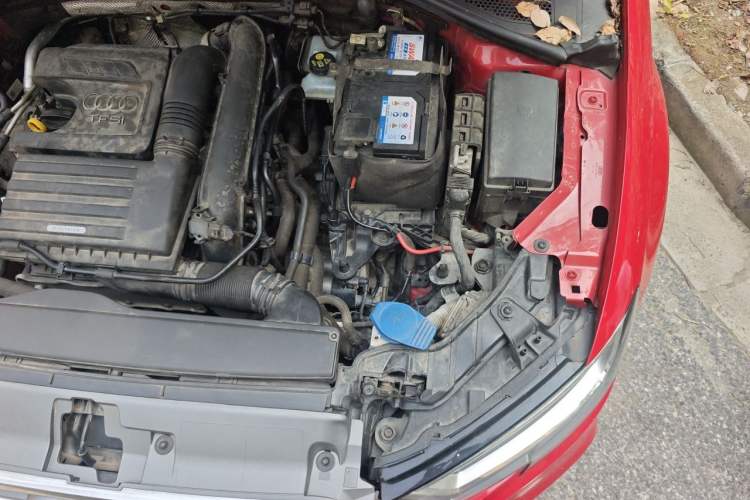 Used Audi A3 2020 Limousine 35 TFSI Fashion Edition China VI Emission Standard Engine Bay Left