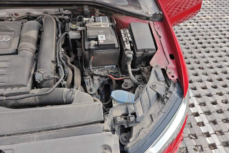 Used Audi A3 2020 Limousine 35 TFSI Fashion Edition China VI Emission Standard Engine Bay Left