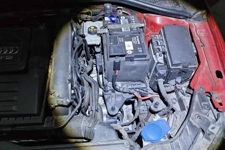 Used Audi A3 2020 Limousine 35 TFSI Fashion Edition China VI Emission Standard Engine Bay Left