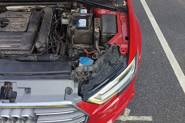 Used Audi A3 2020 Limousine 35 TFSI Fashion Edition China VI Emission Standard Engine Bay Left