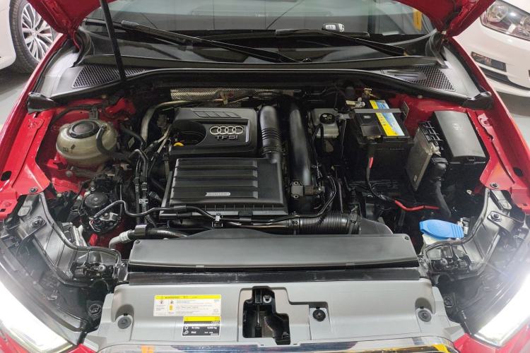 Used Audi A3 2020 Sportback 35 TFSI Fashion Edition China VI Emission Standard Engine Bay