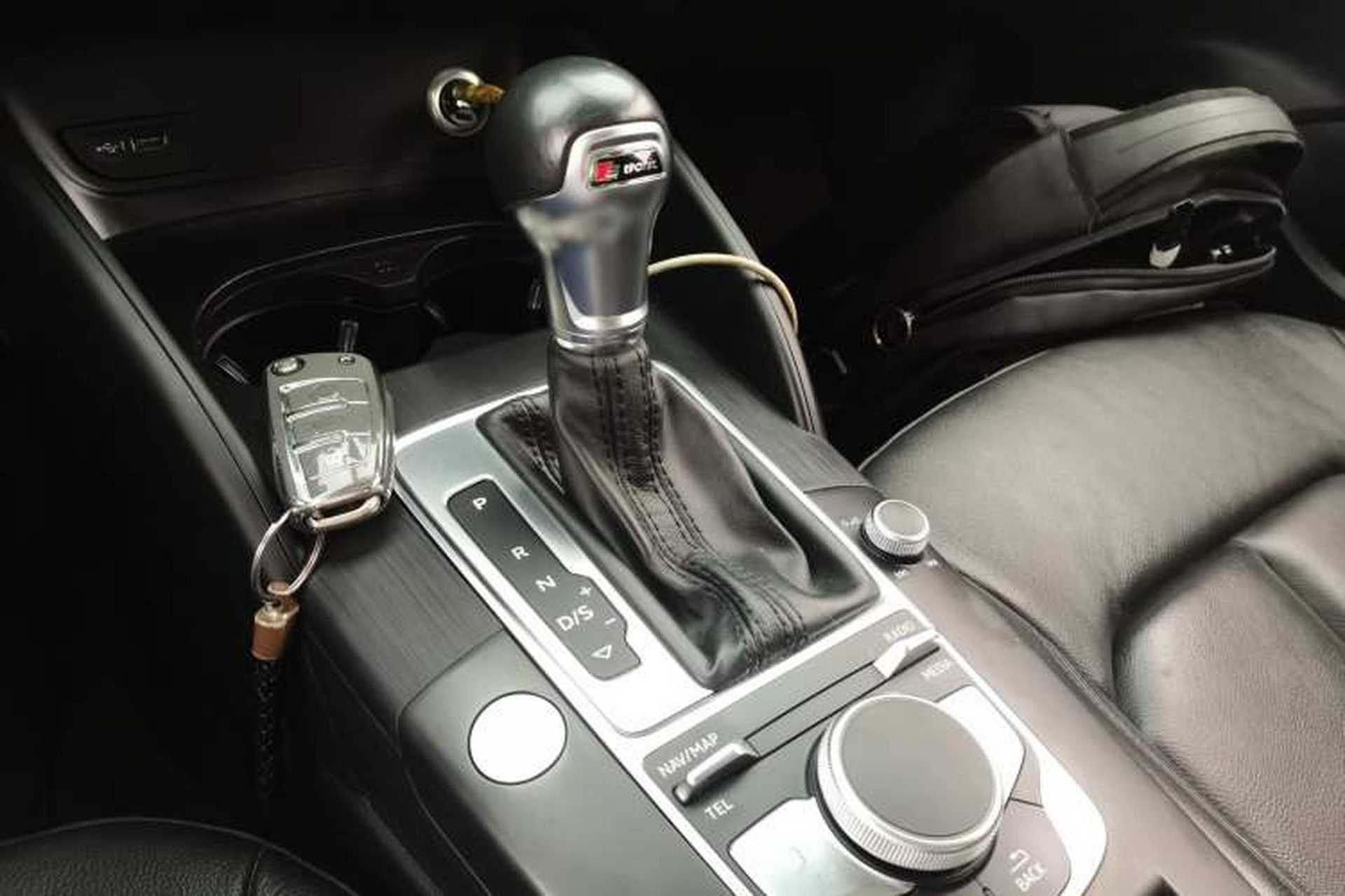 Used Audi A3 2020 Limousine 35 TFSI Style Edition China VI Emission Standard Gear Lever