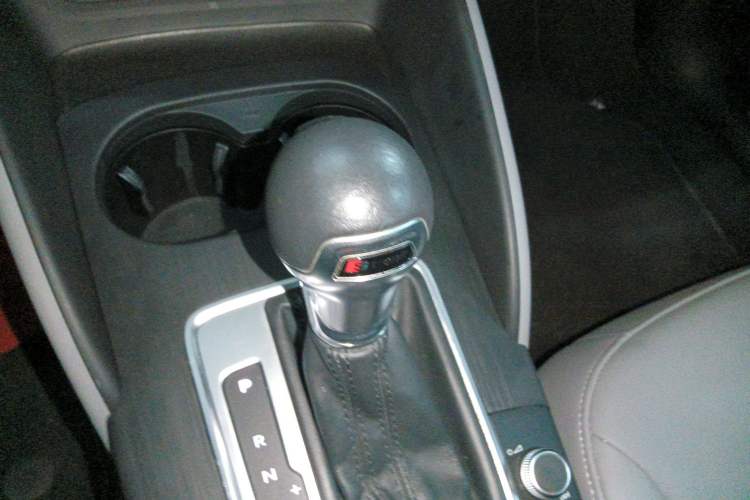 Used Audi A3 2020 Limousine 35 TFSI Fashion Edition China VI Emission Standard Gear Lever