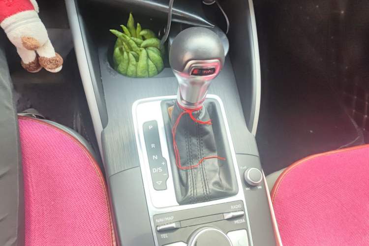 Used Audi A3 2020 Sportback 35 TFSI Fashion Edition China VI Emission Standard Gear Lever