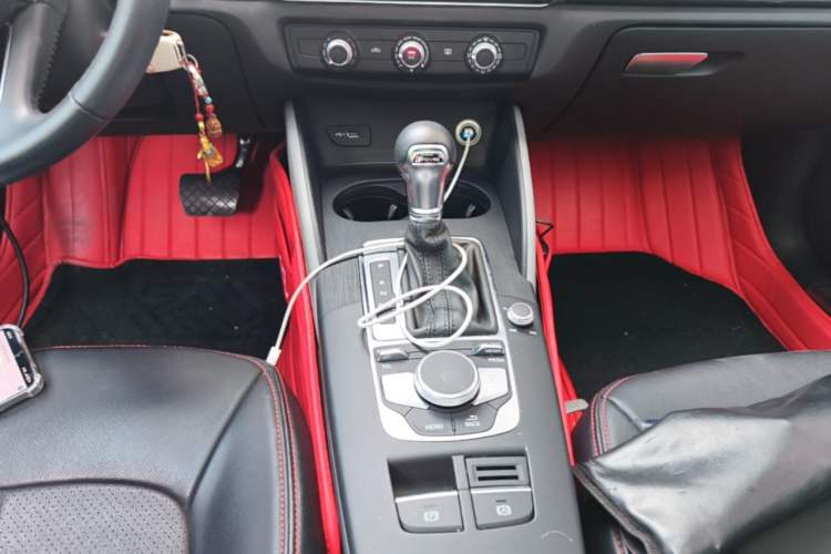 Used Audi A3 2020 Sportback 35 TFSI Fashion Edition China VI Emission Standard Gear Lever