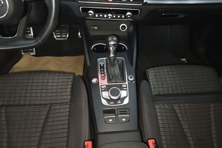 Used Audi A3 2020 Limousine 40 TFSI Sporty Version China VI Gear Lever