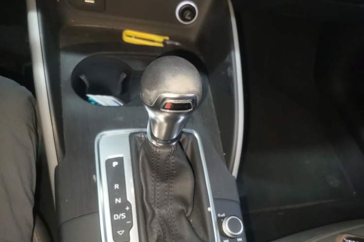 Used Audi A3 2020 Limousine 35 TFSI Fashion Edition China VI Emission Standard Gear Lever