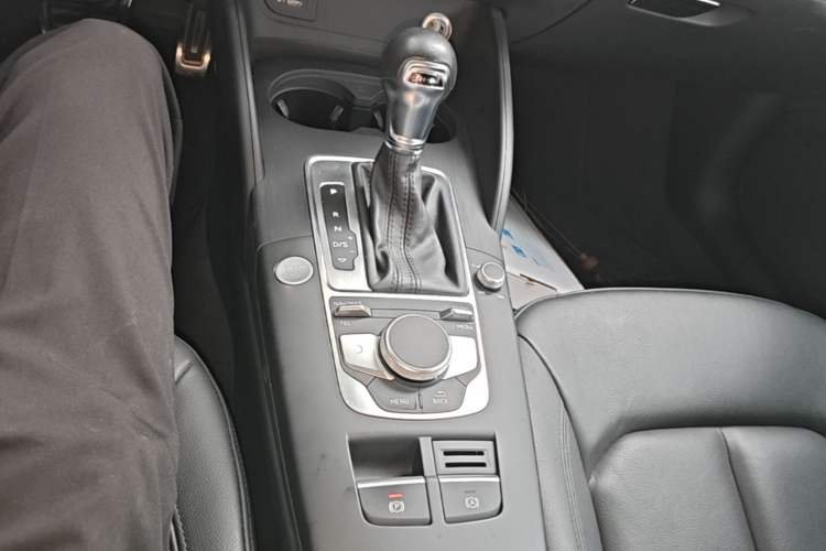 Used Audi A3 2020 Sportback 35 TFSI Style Edition China V Emission Standard Gear Lever