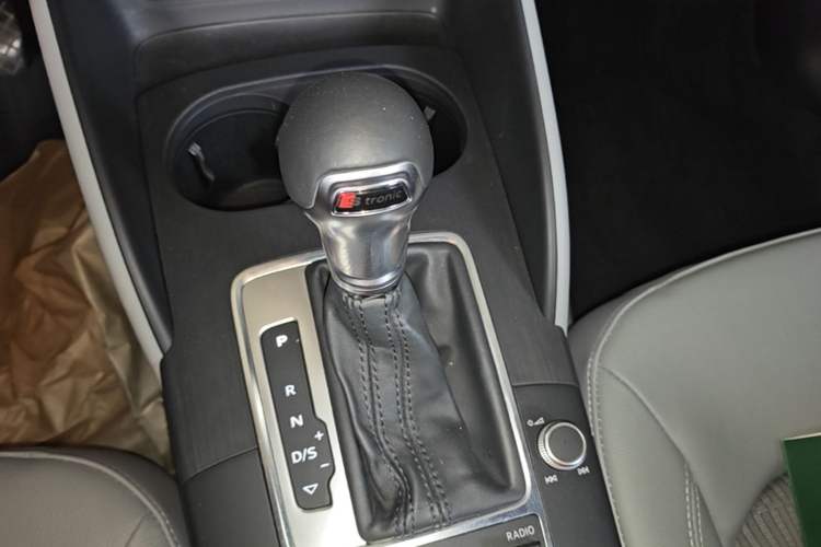 Used Audi A3 2020 Sportback 35 TFSI Fashion Edition China VI Emission Standard Gear Lever