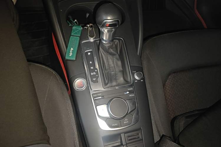 Used Audi A3 2020 Restyled Sportback 35 TFSI Entry-Level China VI Emission Standard Gear Lever