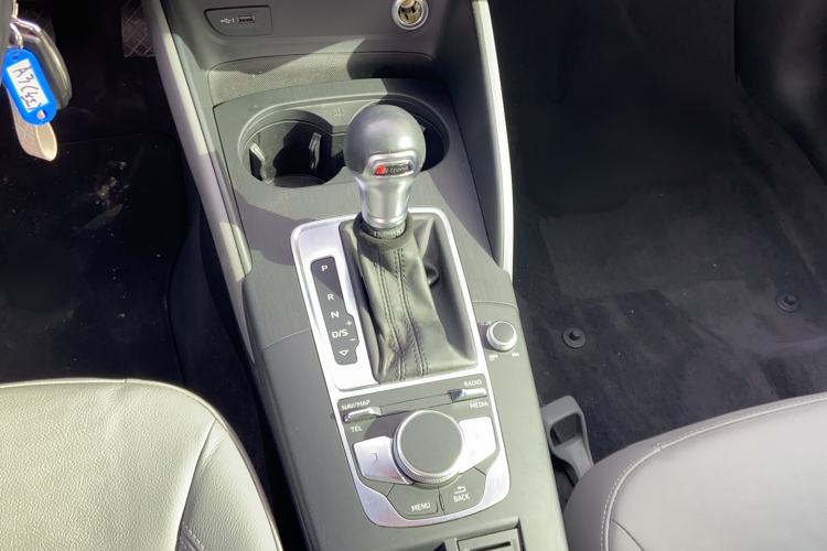 Used Audi A3 2020 Sportback 35 TFSI Fashion Edition China VI Emission Standard Gear Lever