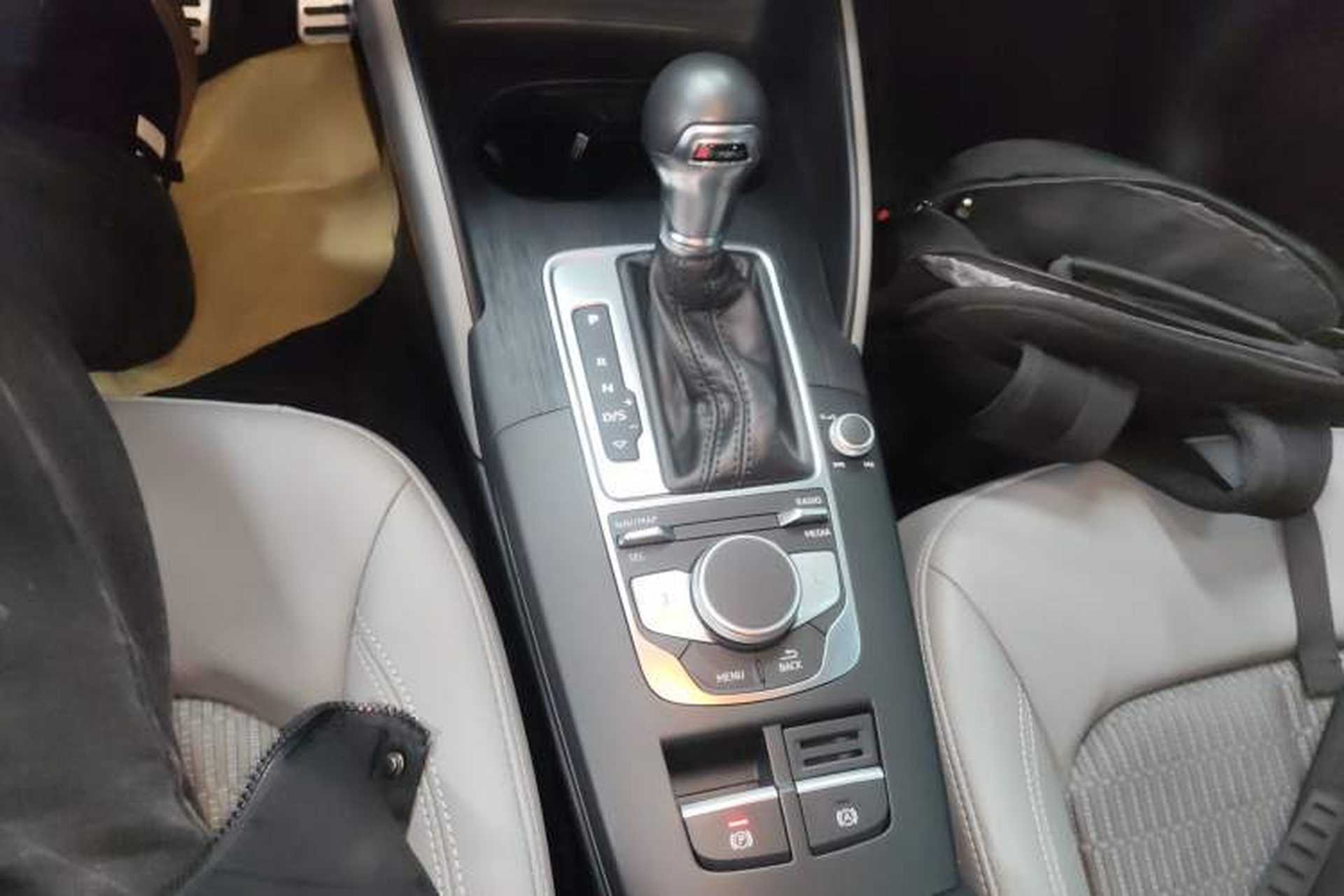 Used Audi A3 2020 Limousine 35 TFSI Fashion Edition China VI Emission Standard Gear Lever