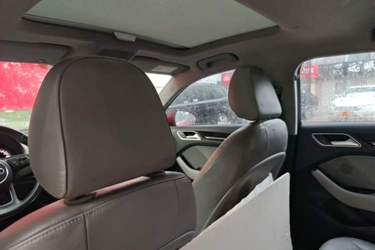 Used Audi A3 2020 Sportback 35 TFSI Fashion Edition China VI Emission Standard Headliner