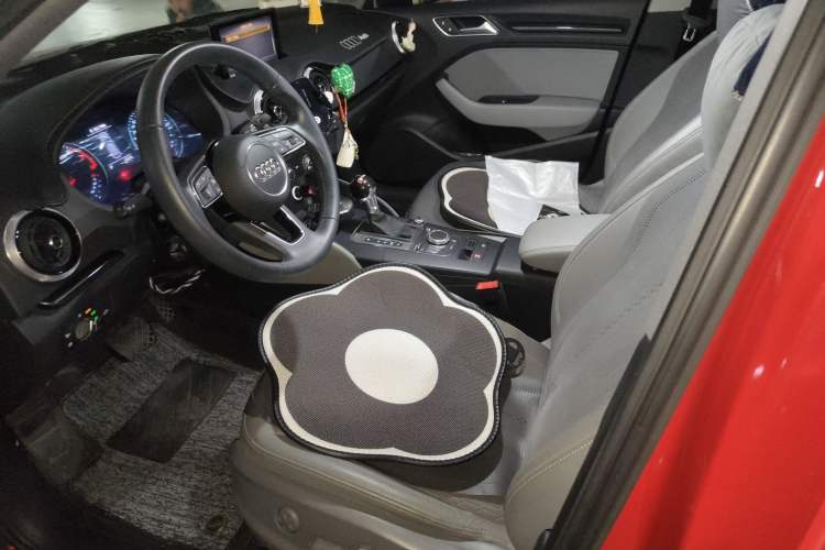Used Audi A3 2020 Sportback 35 TFSI Fashion Edition China VI Emission Standard Left Front Seat