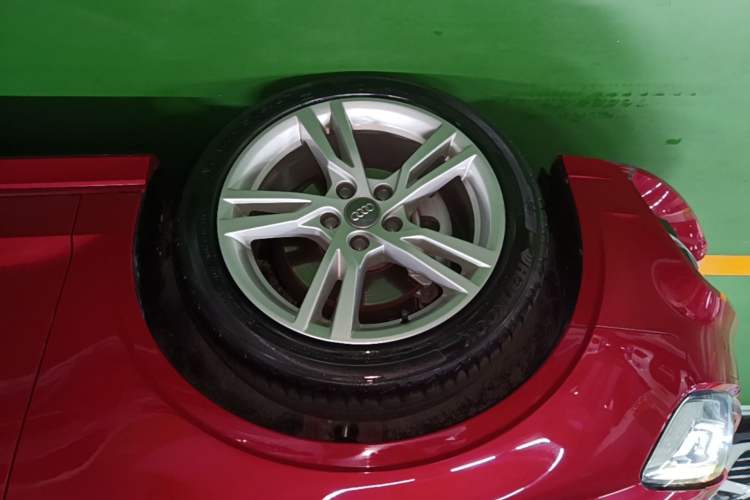 Used Audi A3 2020 Limousine 35 TFSI Fashion Edition China VI Emission Standard Left Front Wheel Hub