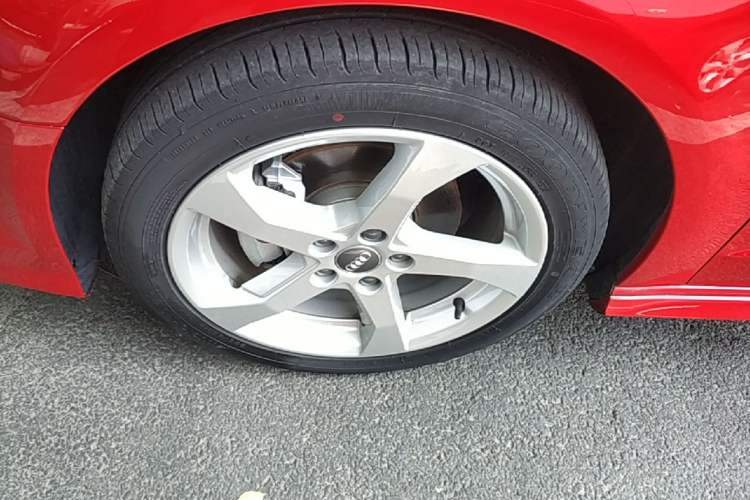 Used Audi A3 2020 Sportback 35 TFSI Fashion Edition China VI Emission Standard Left Front Wheel Hub