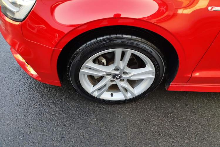 Used Audi A3 2020 Limousine 35 TFSI Fashion Edition China VI Emission Standard Left Front Wheel Hub