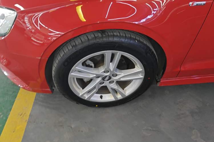 Used Audi A3 2020 Limousine 35 TFSI Fashion Edition China VI Emission Standard Left Front Wheel Hub