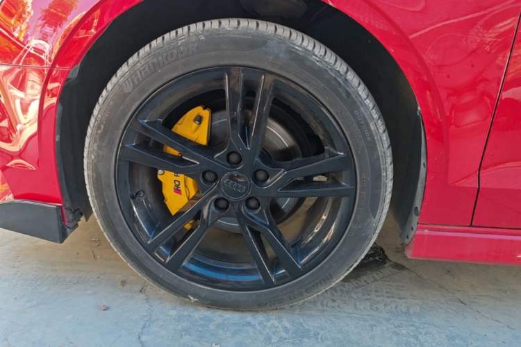 Used Audi A3 2020 Limousine 35 TFSI Fashion Edition China VI Emission Standard Left Front Wheel Hub