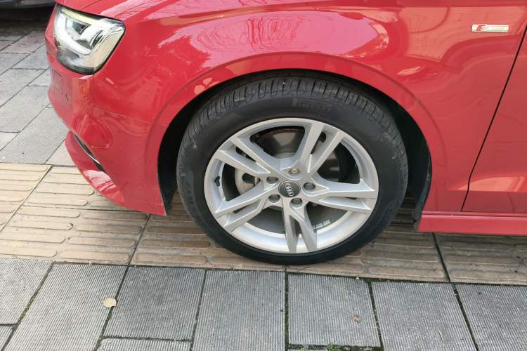 Used Audi A3 2020 Limousine 35 TFSI Fashion Edition China VI Emission Standard Left Front Wheel Hub